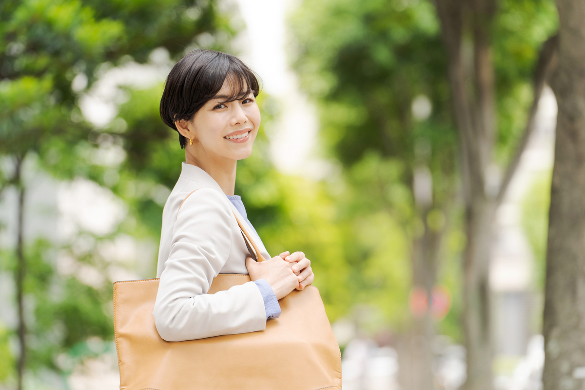 就職に向けて新たな一歩を踏み出すイメージ