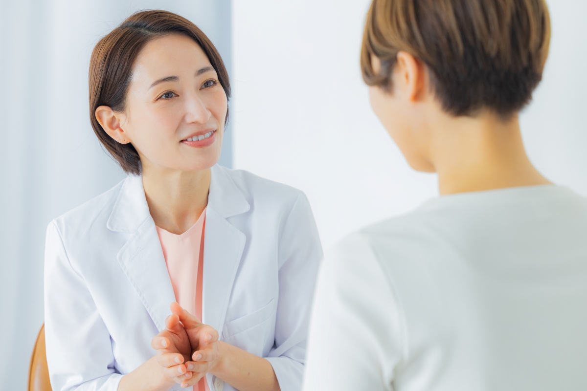 専門家へ相談している様子